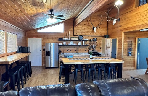 Cody Cabin | Spacious 5-bedroom, 5-Bathroom lodge! Sleeps 22! Across from famous Cody rodeo!