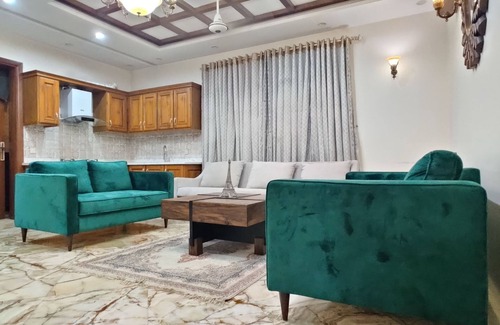 Karachi House | Spacious 5-bedroom bungalow in fabulous Karachi with AC, WiFi