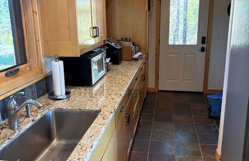 Lake Almanor West Cabin | Spacious 5-bedroom cabin in Almanor West with WiFi