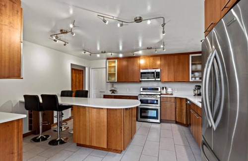 Eagle River Ski Chalet | Spacious 5-bedroom chalet in Eagle River with WiFi and fitness room
