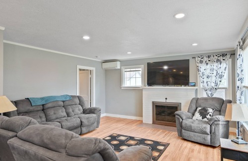 Albany Other | Spacious 5-bedroom farmhouse in superb Albany with AC. Close to OSU, I5, LBCC