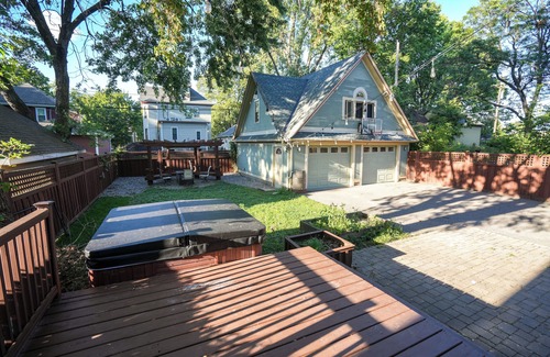 Summit - University House | Spacious 5-bedroom Historic Townhome in Saint Paul