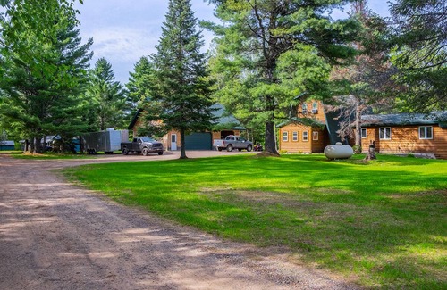 Clam Lake House | Spacious 5-bedroom house in serene Clam Lake with WiFi