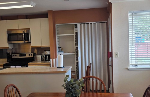 College House | Spacious 5-bedroom house that sleeps 16+ in charming Fairbanks with WiFi