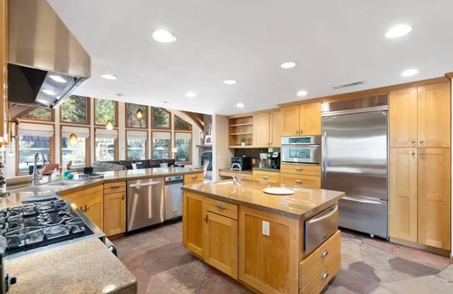 Fort Valley House | Spacious 5-bedroom house with hot tub and mountain view charming Flagstaff