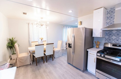 Willow Glen House | Spacious 5 Bedroom Home! Free WI-FI! AC and HEAT!