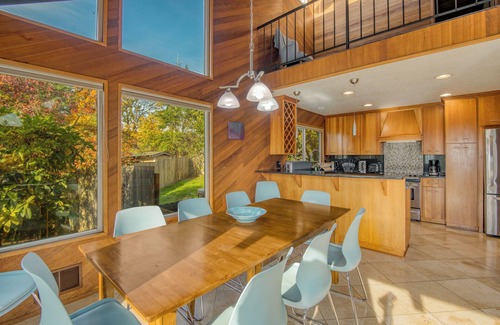 Vancouver House | Spacious 5-bedroom house in Vancouver with nice decks and beautiful view