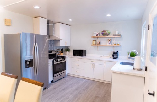 Willow Glen House | Spacious 5 Bedroom Home! Free WIFI! AC & HEAT!