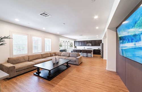 Winchester House | Spacious 5-bedroom house with AC, WiFi in awesome Murrieta