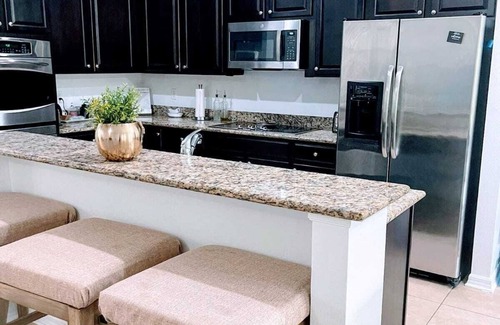Palmetto House | Spacious 5-bedroom house with AC and WiFi in charming Palmetto