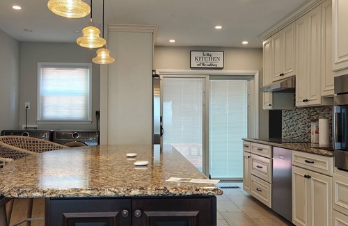 Herndon House | Spacious 5-bedroom house in tranquil Herndon cul-de-sac near Dulles Airport