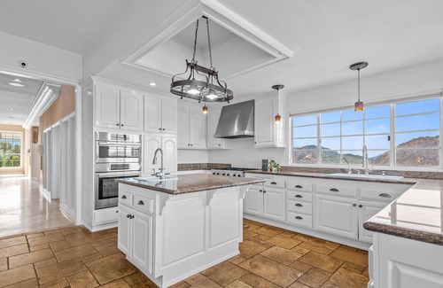 Topanga House | Spacious 5-bedroom house with ocean views - 20 min from Malibu Beach