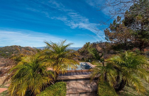 Topanga House | Spacious 5-bedroom house with ocean views - 20 min from Malibu Beach