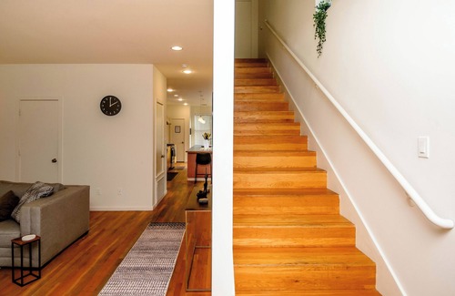 Hyde Park House | Spacious 5-Bedroom house in Austin w/WiFi, AC, attached baths, 10 mins from DT.