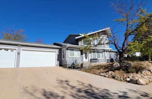 Cedar City House | Spacious 5-bedroom, Sleeps 11 Adults and 2 children in beds. Outdoor pets only.
