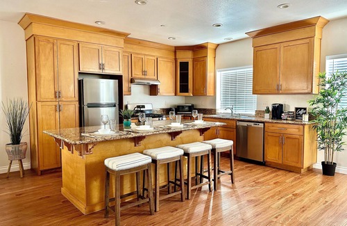 Fullerton House | Spacious 5-bedroom townhome in fantastic Placentia with AC, WiFi
