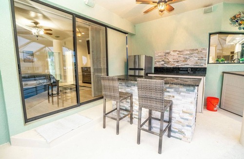 Apollo Beach House | Spacious 5-bedroom house on the water with AC, WiFi in gorgeous Apollo Beach