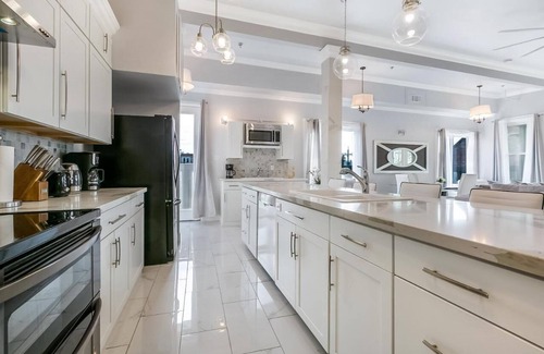 Faubourg Lafayette Apartment | Spacious 5-Bedroom Penthouse In New Orleans Sleeps 11