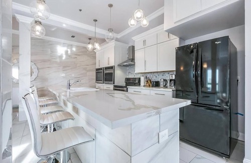 Faubourg Lafayette Apartment | Spacious 5-Bedroom Penthouse In New Orleans Sleeps 11