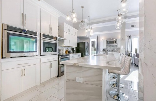 Faubourg Lafayette Apartment | Spacious 5-Bedroom Penthouse In New Orleans Sleeps 11