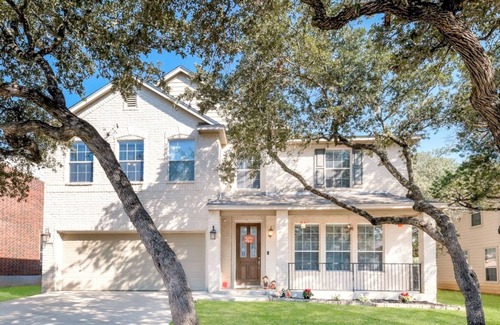 Scenic Oaks House | Spacious 5-bedroom house with 2 king size beds in the best area of San Antonio
