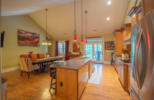 Sevierville House | Spacious 5-bedroom house in serene Sevierville with Pool and free WiFi