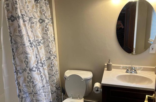 North East House | Spacious 5 BR Home w/Hot Tub