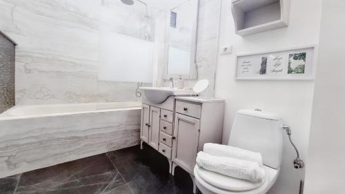 Cluj-Napoca Apartment | Spacious 5* luxury in historic center free parking