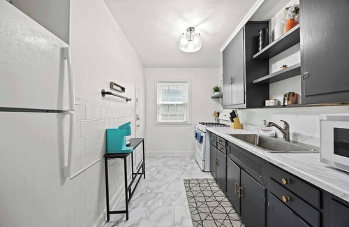 Audubon Apartment | Spacious 5-Unit Home Near Downtown & Expo Center!