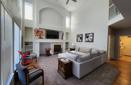 Parker House | Spacious 5BR Retreat by Trails Pet-Friendly