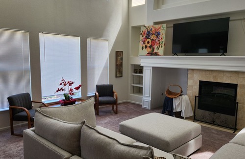 Parker House | Spacious 5BR Retreat by Trails Pet-Friendly