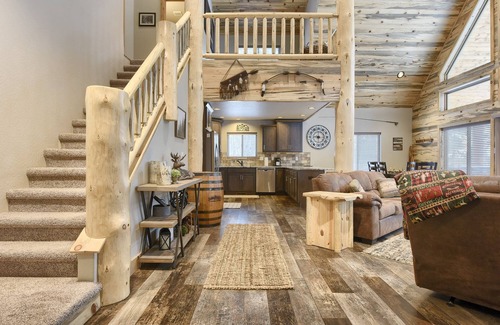 Deadwood Cabin | Spacious 5BR w/Large Covered Deck, and Hot Tub Minutes to Deadwood!
