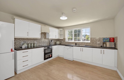 Martlesham Heath House | Spacious 5BRM Townhouse – Ideal for Contractors, Corporate Stays & Family Visits