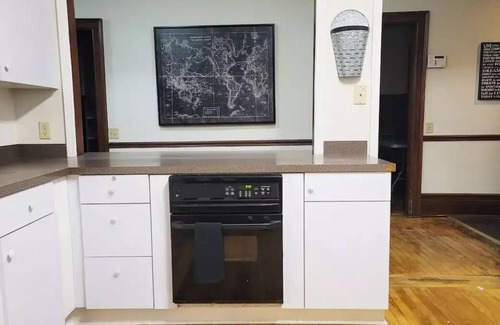 Southside House | Spacious 6 BD Home w/ Ramp/Wi-Fi/ 7 min Downtown