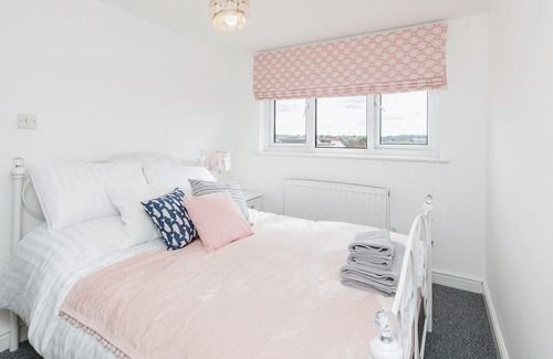 Horfield House | Spacious 6-bed Family Retreat Bristol