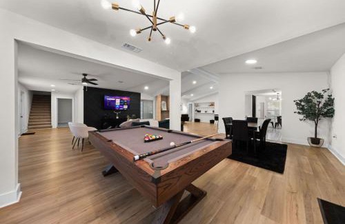 North San Antonio - SAT House | Spacious 6 Bed House near Airport, Pet-Friendly, Close to AFB