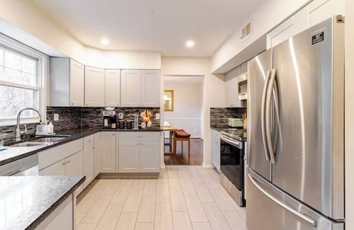 Oxon Hill-Glassmanor House | Spacious 6-bedroom house Minutes From Washington Dc & National Harbor