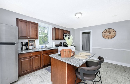 Tremont Apartment | Spacious 6-bedroom apartment in amazing Cleveland with WiFi, AC