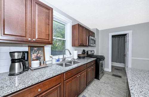 Tremont Apartment | Spacious 6-bedroom apartment in amazing Cleveland with WiFi, AC