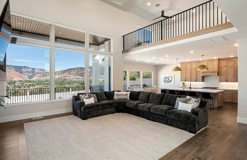 Cedar City House | Spacious 6-bedroom house in charming Cedar City with WiFi, AC