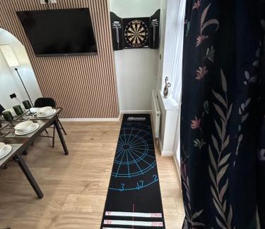 Erdington House | Spacious 6-Bedroom Home Near Aston Parking for 3-Vans 3-Showers 4-WCs M6 J6 City Centre Airport NEC Contractors Groups & Long Stay