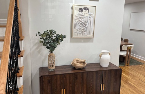 Atlanta University Center House | Spacious 6 bedroom house in lovely Atlanta By Mercedes Benz. Great for groups