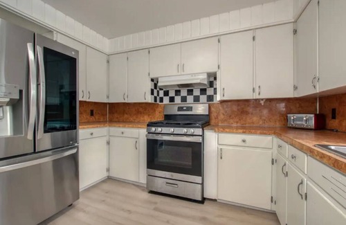 Grand Rapids House | Spacious 6-bedroom house in lovely Grand Rapids with WiFi