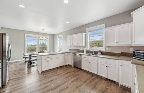 Cedar City House | Spacious 6BD w/Hot Tub