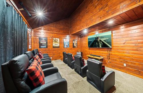 Cosby House | Spacious 6BR w Pool Theater & Hot Tub