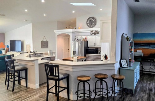 Lake Havasu City House | Spacious 7 bedroom Pool Home for Families & Retreats in the Heart of Lake Havasu