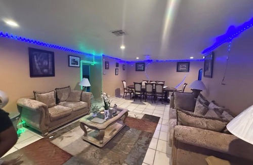 Fort Lauderdale House | Spacious 7-bedroom house in amazing Fort Lauderdale with AC