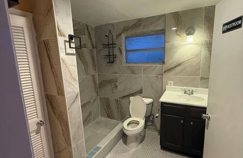 Fort Lauderdale House | Spacious 7-bedroom house in amazing Fort Lauderdale with AC