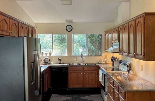 Eagles Mere House | Spacious 7-bedroom house in Eagles Mere next to Outlet Pond