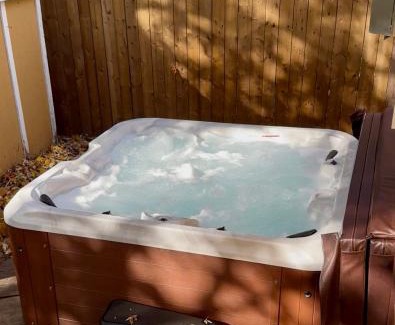 Moncton House | Spacious 8 bed stay - HOT TUB, Patio, fireplace, 3 full bathrooms private home in Moncton